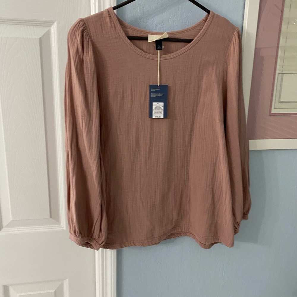 NWT Universal Thread Top - Picture 2 of 5